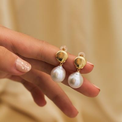 China Romantic Gold Shell Freshwater Pearl Earrings All By Yard Over 925 Silver Gold Plated Needle Earrings Stud Earrings for sale