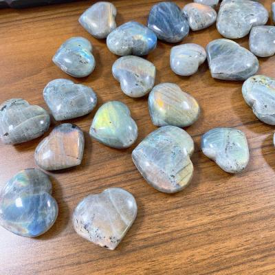 China High Quality Labradorite Folk Healing Europe Nature Crafts Crystal Hearts For Home Decoration for sale