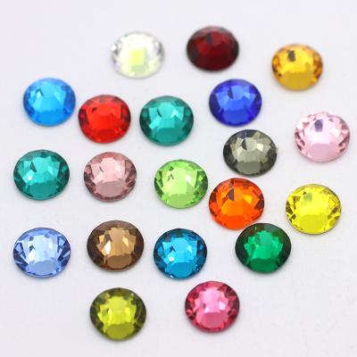 China Factory Wholesale 32 Colors Good Quality Flatback Hot Fix Rhinestone Glass Transfer Flatback To Wedding DressJewelry Findings for sale