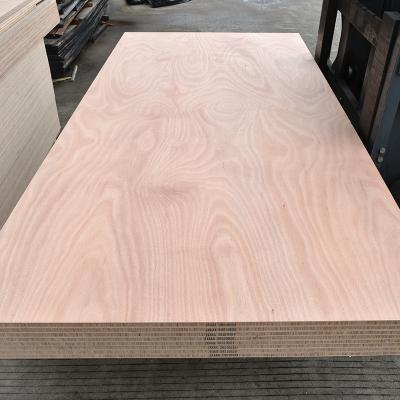 China EUROPEAN cheap prices furniture wood panel e0 e1 laminated plywood film faced plywood for sale