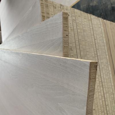 China EUROPEAN cheap price waterproof film faced plywood pine/cdx/uv birch/mdf/oak plywood for roofing structural construction for sale