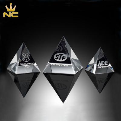 China China Customized 3D Laser Crystal Pyramid For Glass Prism Optical Paperweight Decorations for sale