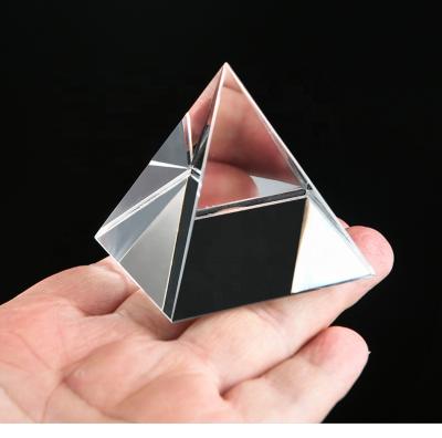 China Wholesale Custom 3D Shiny Cheap Clear Crystal Glass Pyramid Paperweight Carving Different Color Size Pyramid for sale