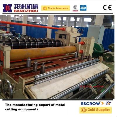 China La bobina de acero del metal hidráulico simple económico que raja la línea máquina con hacia fuera marca con hoyos en venta