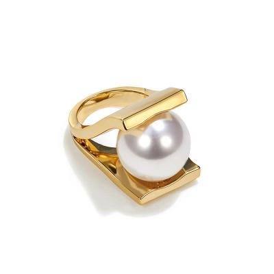 China Wild pearl metal brass personality hand jewelry opening ring lady temperament index finger pearl female elegant simple fashionable big ring for sale