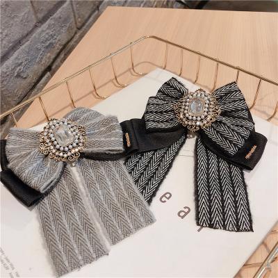 China Butterfly Bow Crystal Pin Badge Buckle Corsage Alloy Retro Brooch Creative Gift 14CM*11CM New Fashionable Striped Women's Bowknot Brooch Pin for sale