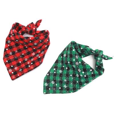 China Custom Viable Red Green Snowflake Plaid Christmas Design Fashion Fashion Christmas Design Cotton Dog Scarf Luxury Bandana for sale