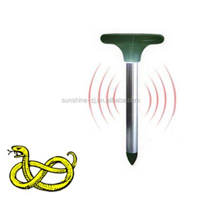 China Disposable Outdoor Solar Powered Ultrasonic Waves Garden Pest Rodent Rat Snake Reflector for sale