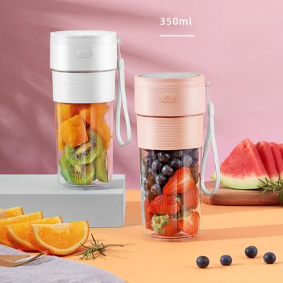 China Car Mini Blender Juicer Portable Blending Cup USB Charge Juicing Cup Travel Juicer Blender 300ML Fruit Vegetable Blender Squeezer for sale