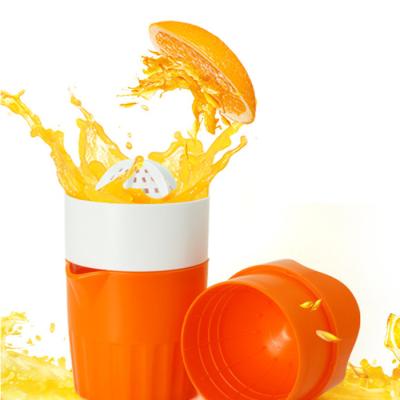 China New Viable Portable Citric Press Mini Orange Juice Squeezer Hand Machine for sale