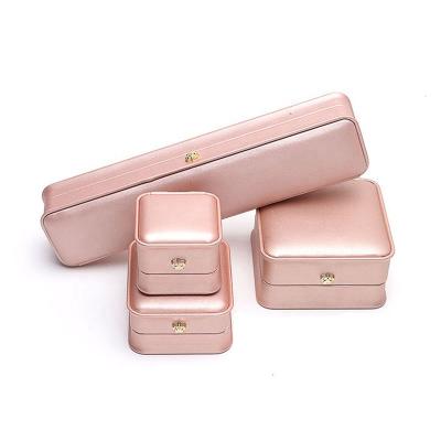 China Handmade Custom Wholesale Inventory Rings Necklaces Bracelets Earrings Jewelry Packaging Box Gift Box Ever for sale