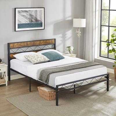 China Modular factory produces its own metal platform bed frame with rustic vintage wood headboard for sale