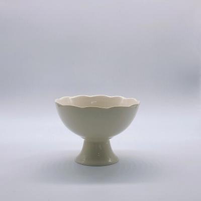 China Viable In Stock Cute Ceramic Dessert Ice Cream Small Ceramic Bowl With Foot for sale