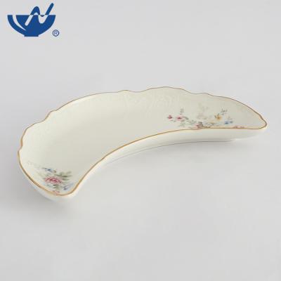 China Sustainable High End Bone New Bone Pastry Dish Ceramic Restaurant Hotel Restaurant Moon Shape Dessert Dish for sale