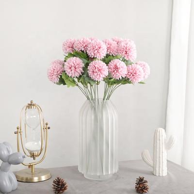 China Yiwu Supplier Wholesale Realistic Indoor Decorating 2 Vase Head Decoration Artificial Chrysanthemum Silk Flowers for sale