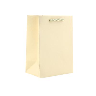 China Recyclable High Quality Custom Logos Paper Bags Gift Bag Designs And Bag for sale