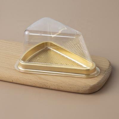 China Disposable Custom PET Christmas Triangular Cake Box Packaging Plastic Slice Cheesecake Container With Clear Lid for sale