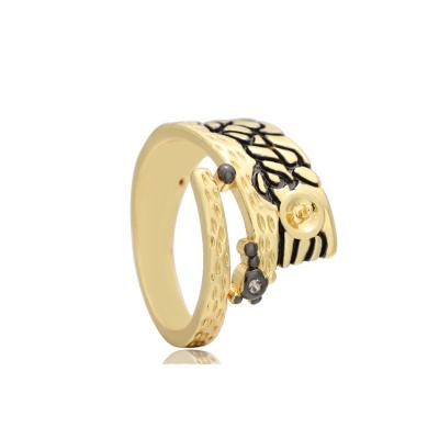 China New wanjunjewelry romantic gold plated geometric black line trend 18k fashion ring for sale