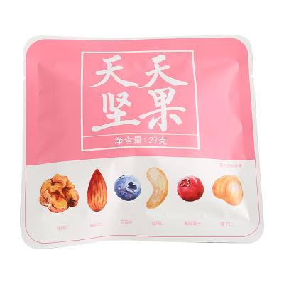 China Factory Direct Selling Nutritious Chinese Snacks 27g Roasted Nuts and Dried Blueberries Every Day Mixed Nuts Snacks for sale