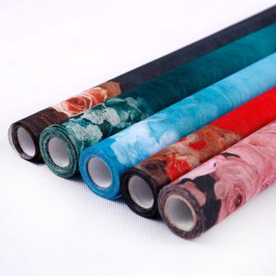 China Waterproof ready to ship non woven single long fiber with rose printing for bouquet wrapping maker for sale