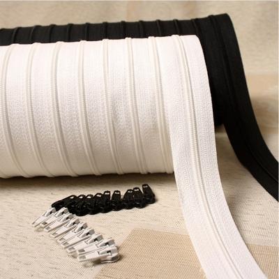 China Durable Nylon Zipper Roll For Sewing Upholstery With Metal Sliders for sale