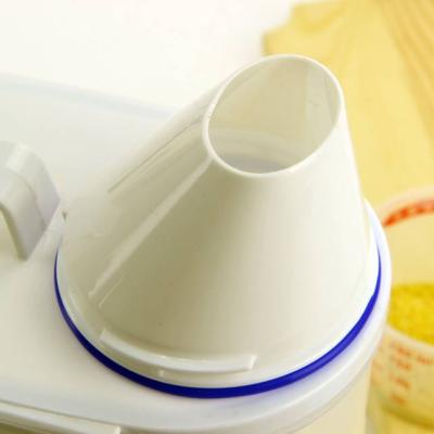 China Hot Sale 2L Portable Household Freshness Keeping Freezer Dried Cereal Bin Food Container Airtight Storage Box for sale