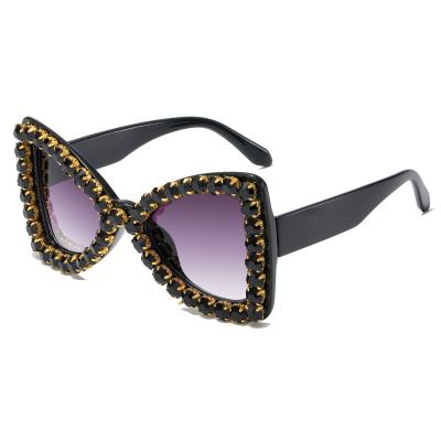 China New Style High Quality 2022 Diamond Big Frame Ladies High Quality Oversized Ladies Rhinestone Fashionable Glass Sun Glasses Women's Luxury Rhinestone for sale