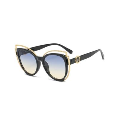 China Fashion sunglasses the latest fashionable and trendy cat eyewear customizable traveler sunglasses for 2021 for sale