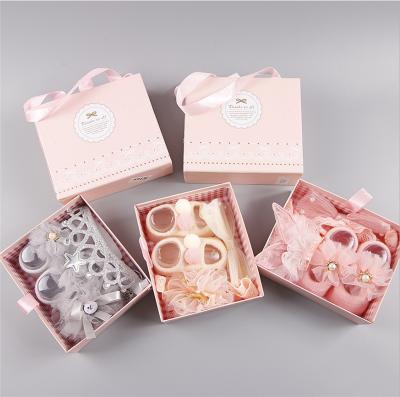 China 11 Breathable Wholesale Hot Selling Fancy Socks Baby Cotton Headband Set Anti Slip Princess Bows Lace Flower Gifts Box Package for sale