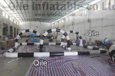 China Pista inflable modificada para requisitos particulares del kart para los niños blancos y negros en venta