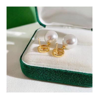 China Hepburn FASHIONABLE French Style Elegance 2022New Natural Freshwater Pearl Earrings S925 Silver Stud Earrings for sale