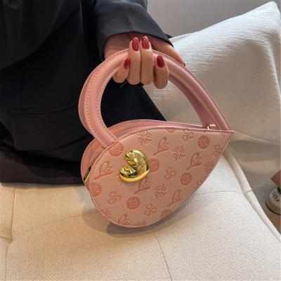 China Unique Heart Shaped Purse Clutch Purse Fashion Valentines Gift Women Evening Clutches Girl Ladies Cross - Body Handle Bag Purses and Handbags for sale