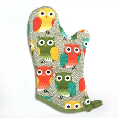 China Animal Style Owl Design Silver Coated Cloth Fashion High Quality Light Green Colorful Heat Resistant Inside Kitchen Oven Mitten for sale