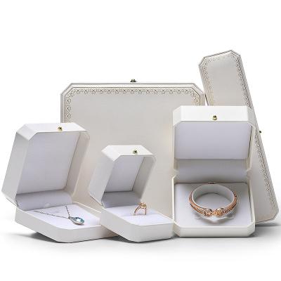 China Luxury Wholesale Premium Jewelry Storage Box Pearl Necklace Gift Box Ring Packaging Box Single Pendant Classic Elegant Vintage Jewelry Storage Box for sale