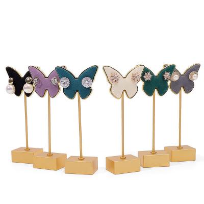 China 2022 New Design Beautiful Butterfly Shape Shop Modern Luxury Jewelry Display Metal Earrings Props Spot Wholesale for sale