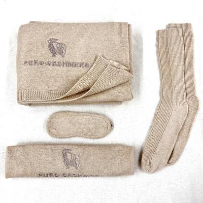 China Folded Hot Selling Knitted Cashmere Travel Set Custom Backing for sale