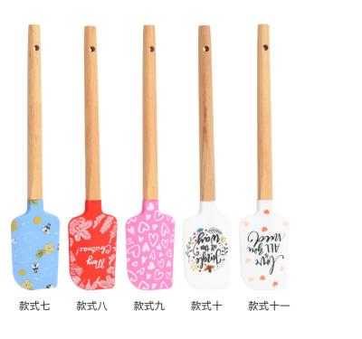 China Round 6777 19g Round Handle Cake Cream Spatula Silicone Baking Scraper Viable Wooden Kitchen Spatula Kitchen Scraper for sale