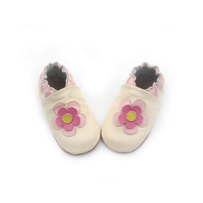 China Flat Leather Baby Shoes Flower Printed Infant Soft Athletic Shoes Baby for sale