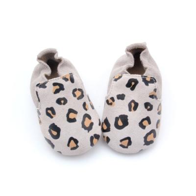 China Leather baby shoes in bulk wholesale soft leather baby slippers leopard in bulk baby shoes for sale