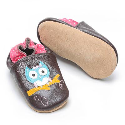 China Custom Design New Fashion Deodorization Stylish Newborn Baby Leather Shoes Soft Sneakers for sale