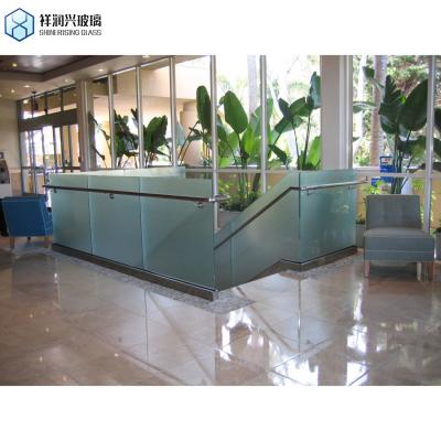 China 10mm 12mm Tempered Glass Bus Shelter in Qingdao with Folded and Unfolded Options for sale