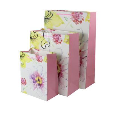 China 2022 New Color Flower Pattern Paper Handbag Eco-Friendly Hot Sale Paper Bag Recyclable High Quality Low Cost With You Own Logo for sale