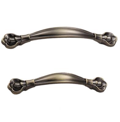 China Hot Sell Modern Bronze Color Easy Installation Kitchen Furniture Zinc Alloy Door Handles Mail Antique Handles for sale