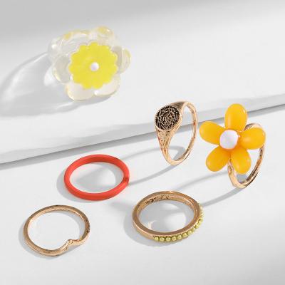 China 2023 Summer Nickel Free Lead Free Kitsch Antique Gold Plated Ring Set Female Vintage Women Stackable Resin Flower Yellow Rings for sale