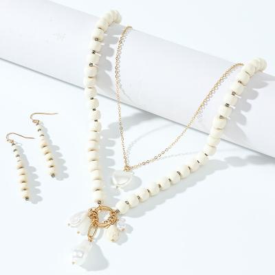 China Environmentally Friendly Wholesale Beaded Women's Long Beaded Necklaces Female Acrylic Chunky White Set Large for sale