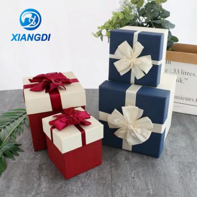 China Handmade Personalized Colorful Magnetic Closure Cardboard Gift Boxes With Ribbon for sale