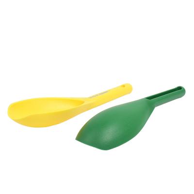 China China Viable Frontier Manufacturers Plastic Products Pet Eating Shovel Utensils Cat Dog Food Spoon Supplies for sale