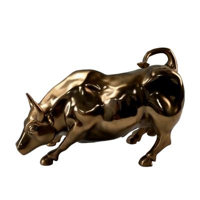 China Europe and America factory customhouse living room decorations creative cold cast cow ornaments resin copper crafts for sale