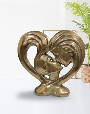 China Europe and America hot selling heart shaped couple resin crafts for home decoration for sale