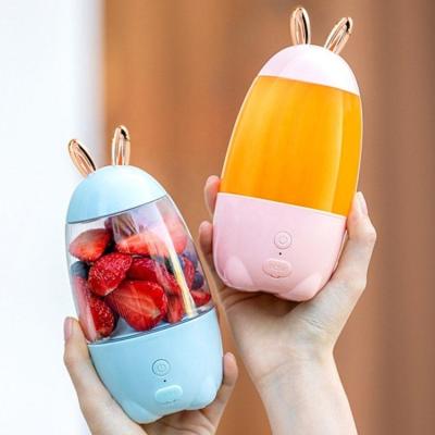 China Car Factory High Quality Small Household Mini Portable Juicer Multifunctional Electric Fruit Juicer Usb Mixing Filling New for sale